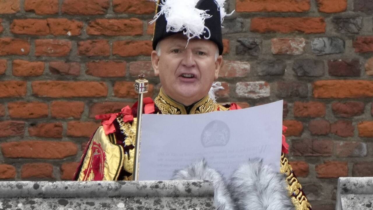 Prinz Charles bei Proklamation durch Accession Council 