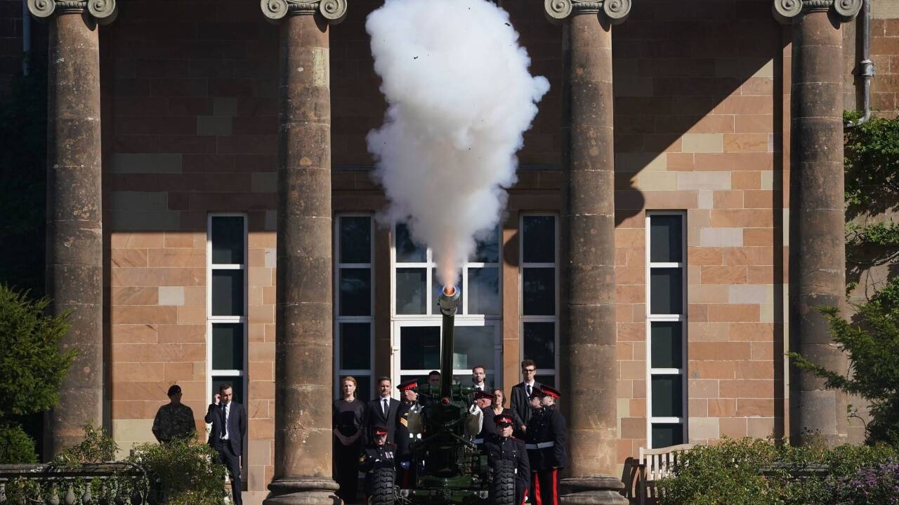 Prinz Charles bei Proklamation durch Accession Council 