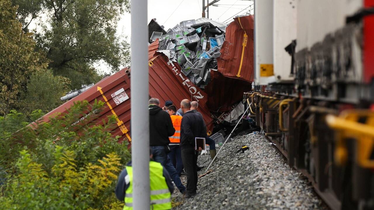 Personenzug fuhr auf stehenden Güterzug auf  Personenzug fuhr auf stehenden Güterzug auf