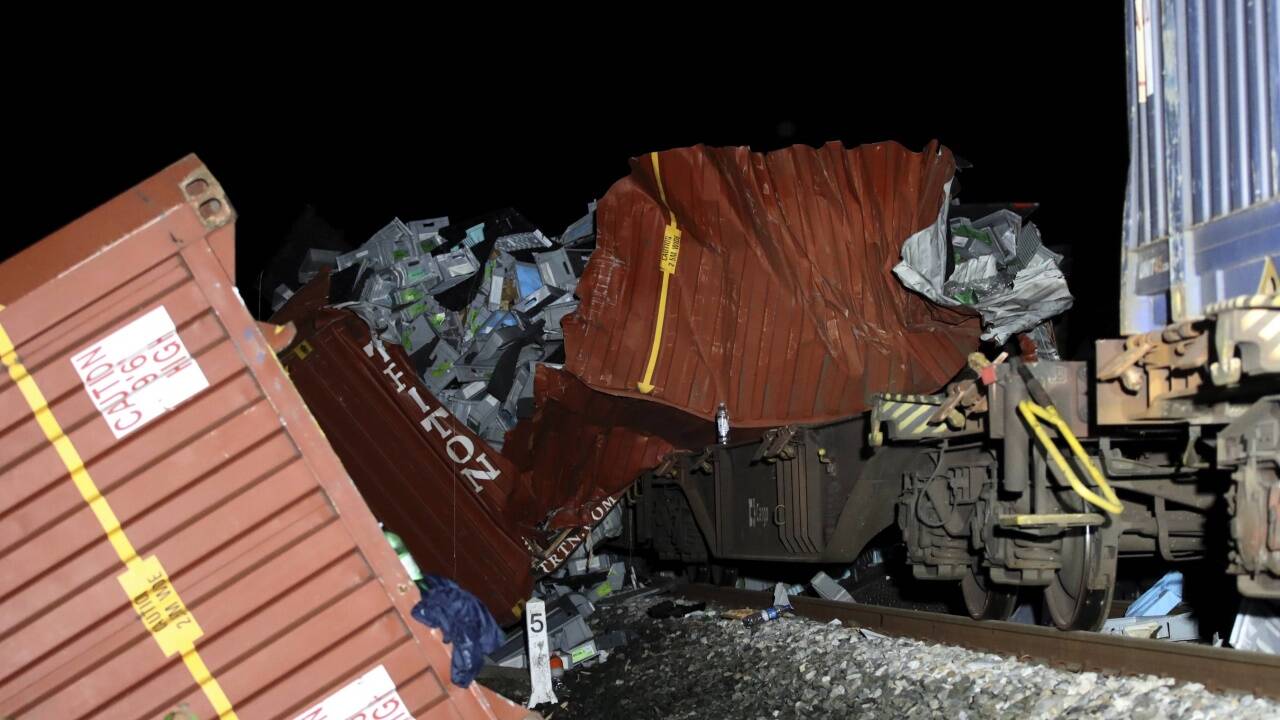 Personenzug fuhr auf stehenden Güterzug auf  Personenzug fuhr auf stehenden Güterzug auf
