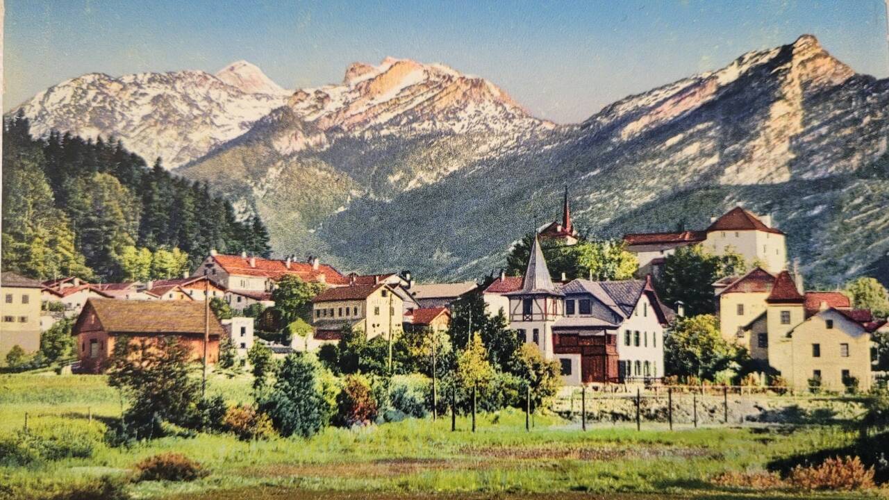 Die colorierte Postkarte stammt aus 1913.   Die colorierte Postkarte stammt aus 1913.