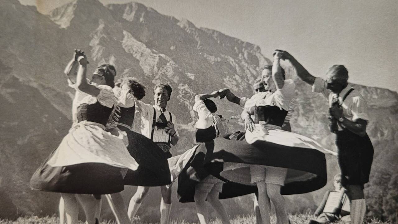 Darbietungen des Brauchtums waren ein wesentlicher Bestandteil des Programms. Und Golling hatte bereits vor fast 100 Jahren ein Freibad.  Darbietungen des Brauchtums waren ein wesentlicher Bestandteil des Programms. Und Golling hatte bereits vor fast 100 Jahren ein Freibad.