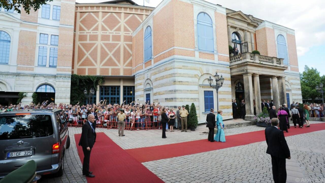 Roter Teppich am Grünen Hügel: Promis in Bayreuth erwartet