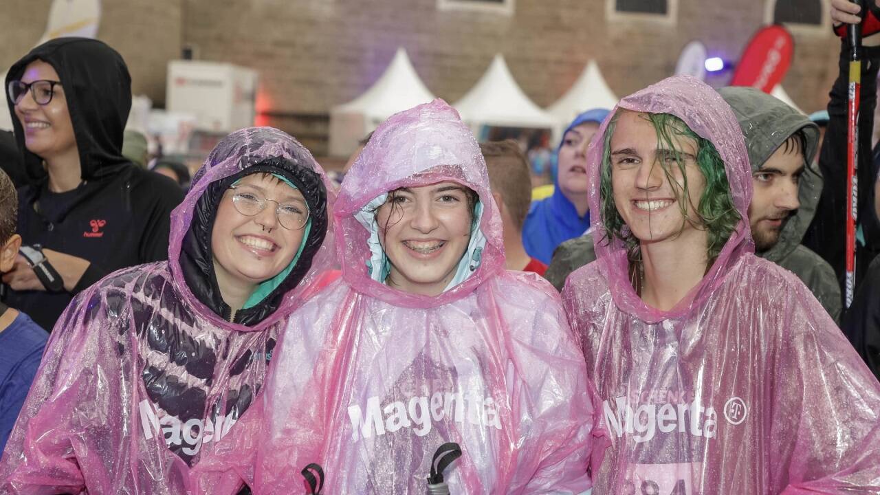 Auch der Regen konnte die Freude nicht trüben.  Auch der Regen konnte die Freude nicht trüben.