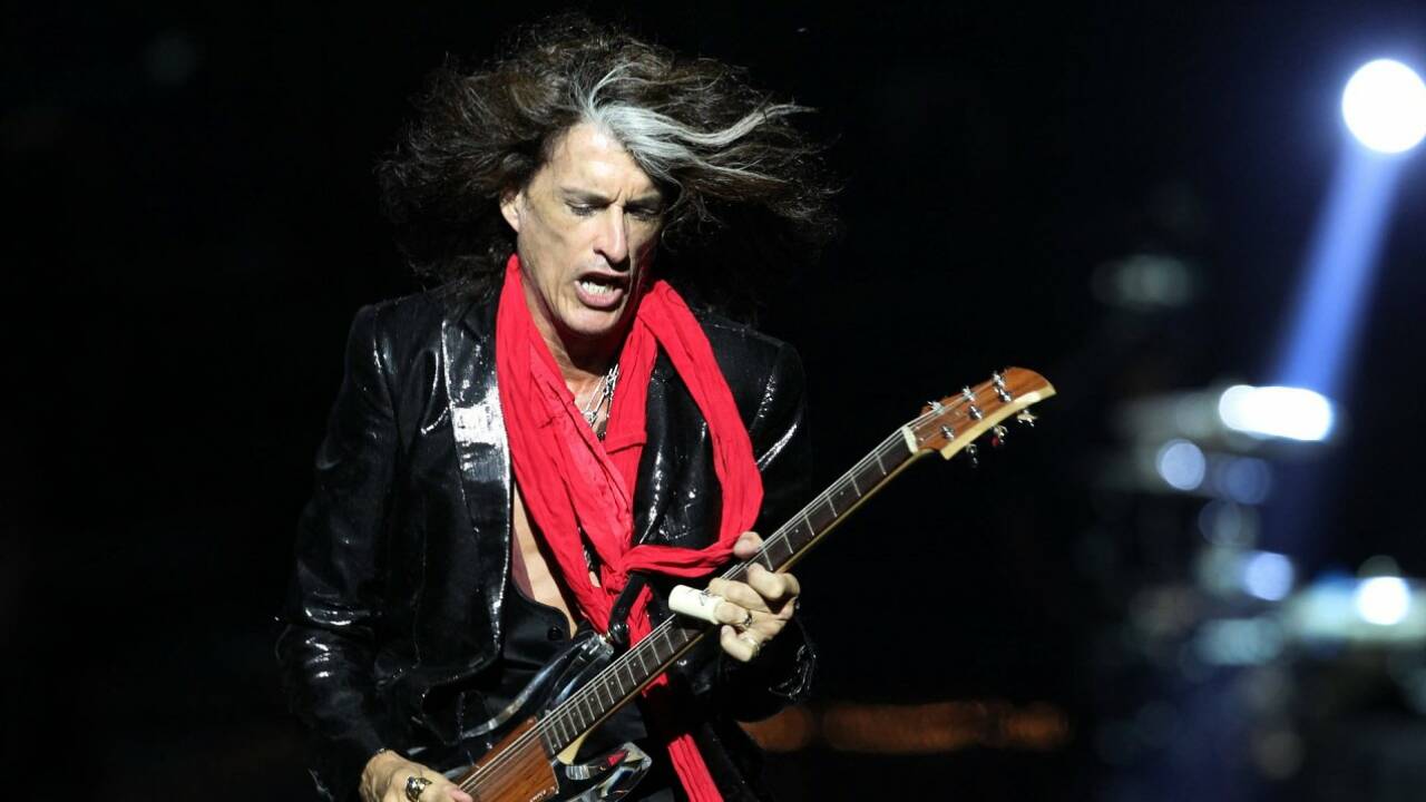 "Aerosmith"-Gitarrist Joe Perry bricht während Konzert zusammen