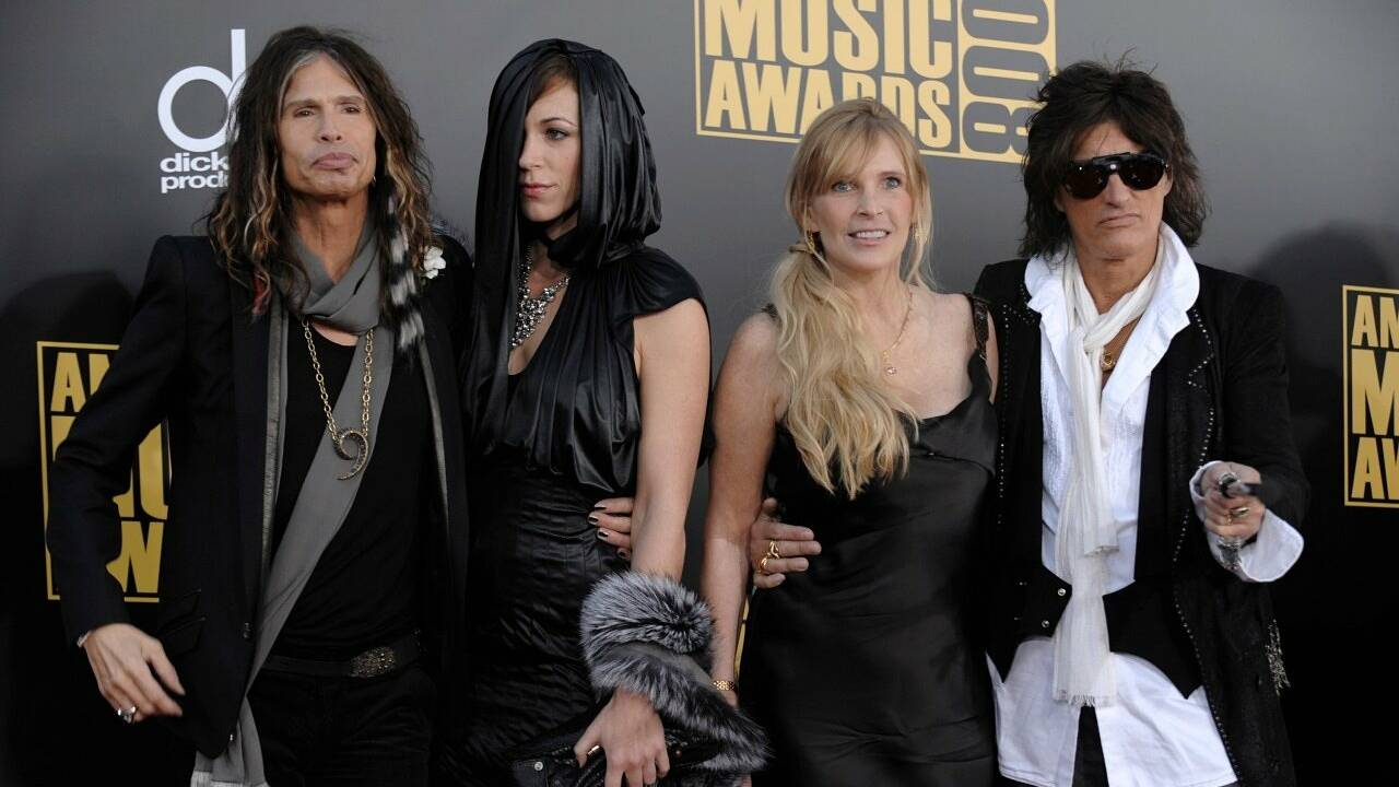 "Aerosmith"-Gitarrist Joe Perry bricht während Konzert zusammen