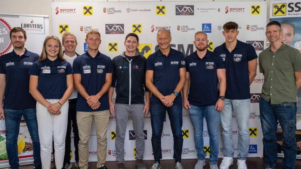 V. l.: Hannes Gius (SSM-Sportkoordinator), Sarah Baumgartner, Richard Marschal (Landestrainer Leichtathletik), Sebastian Slivon, Stefan Scharnagl (Stützpunkttrainer Segeln), Thomas Wörz, Enno Vogel (SSM-Athletiktrainer), Luka Mladenovic, Clemens Weis (Präsident Salzburger Schwimmverband) 