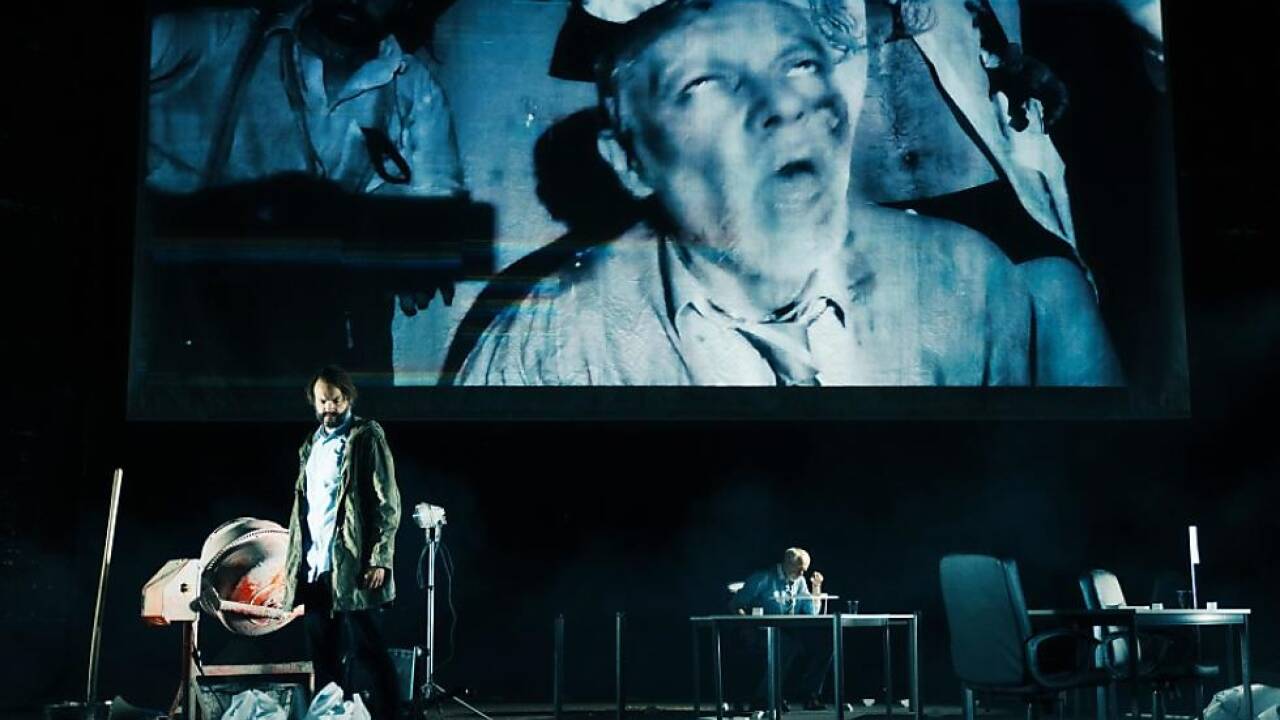 Roman Schmelzer und Günter Franzmeier in 'Ein Volksfeind' 