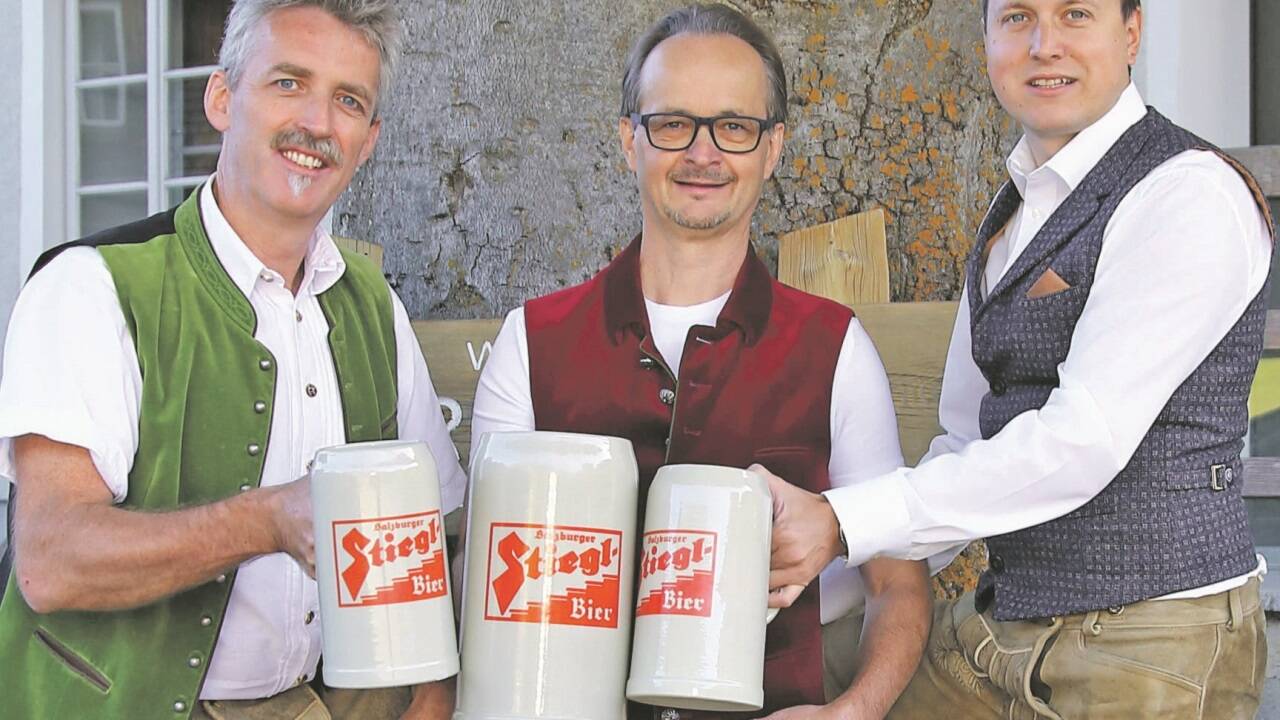 Ein Prost auf den Heiligen Rupert: Thomas Wirnsperger (GF TVB Großarltal), Sepp Prommegger (Obmann Gastwirtevereinigung Großarltal, Kinderhotel Waldhof) und Christian Hettegger (Obmann-Stv. Gastwirtevereinigung, Hotel Tauernhof). 