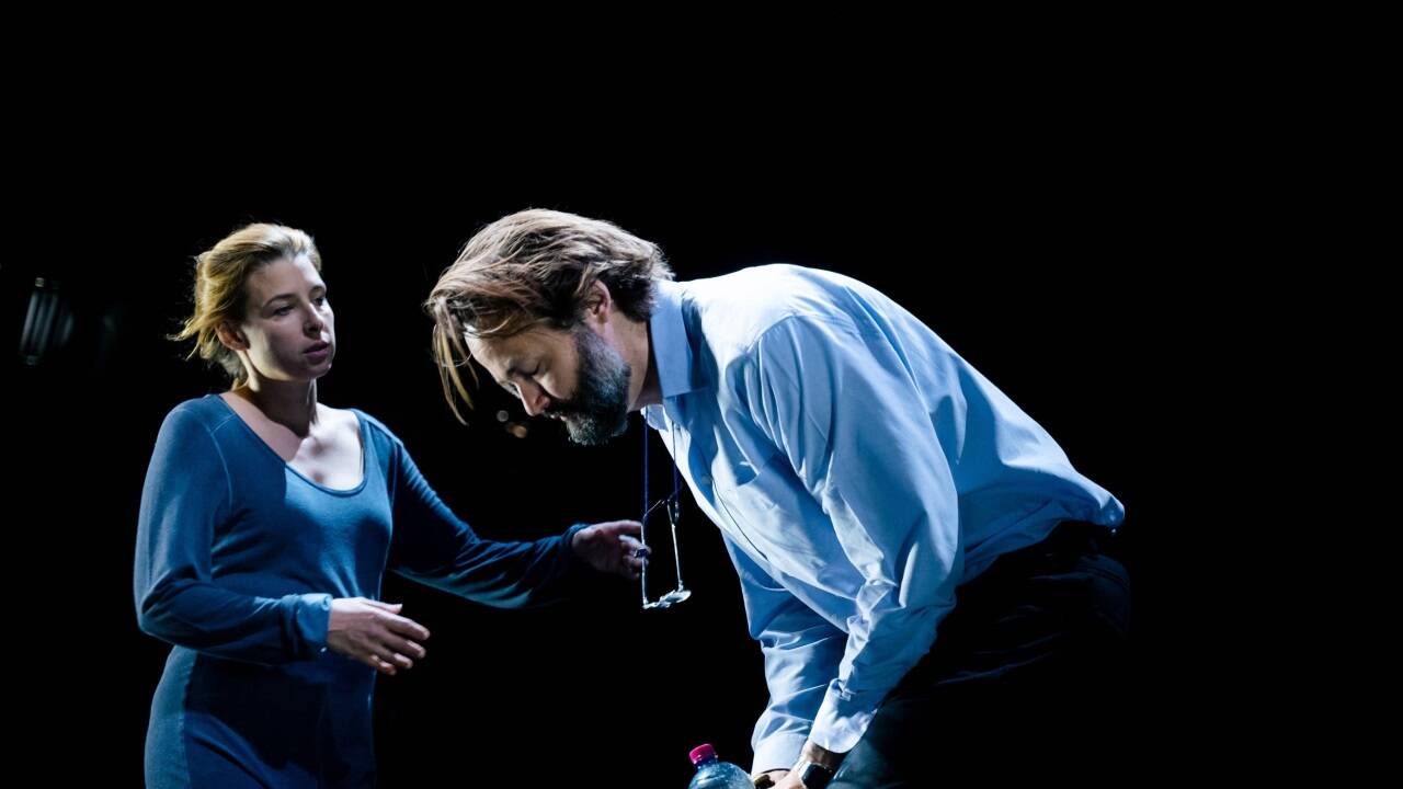 Szene aus „Der Volksfeind“ im Josefstädter Theater 