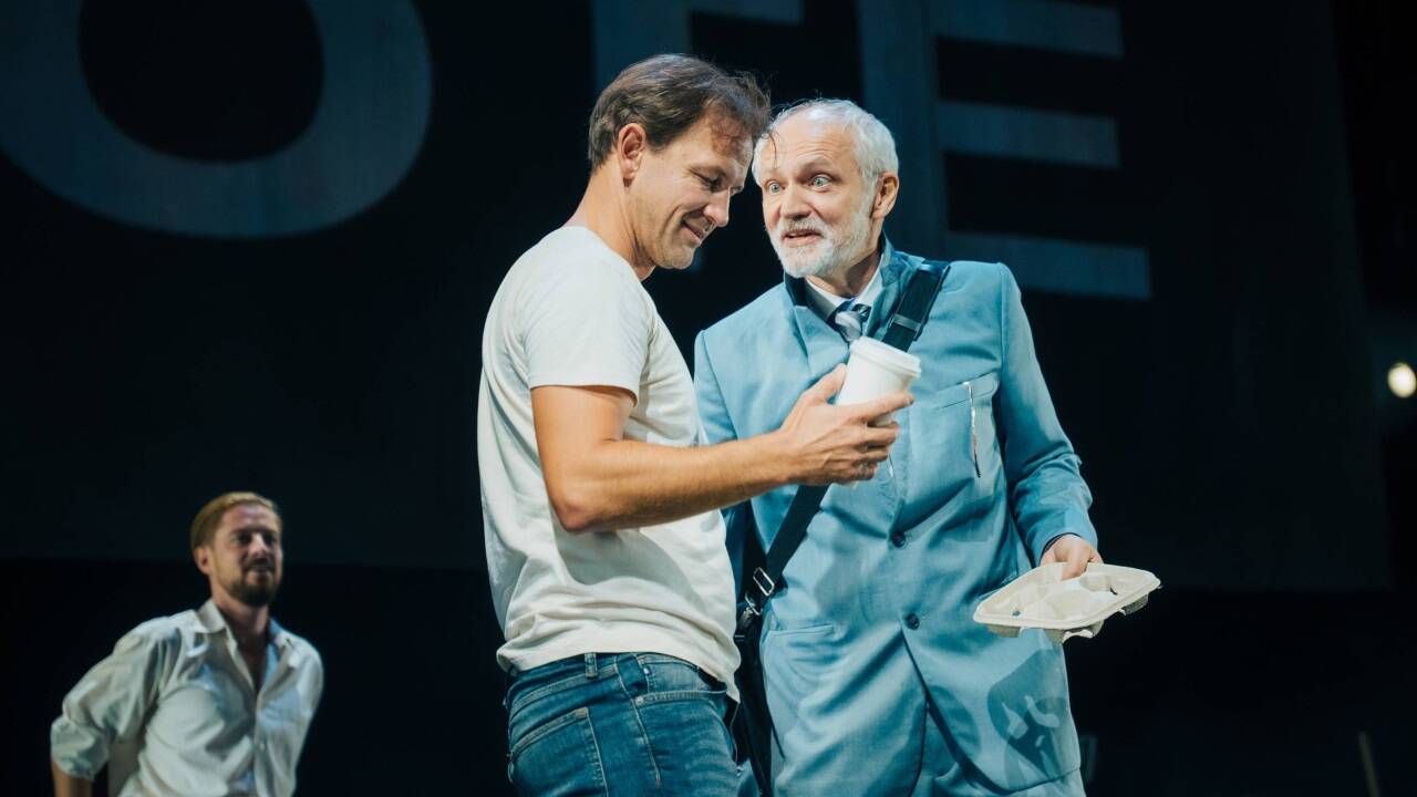 Szene aus „Der Volksfeind“ im Josefstädter Theater 