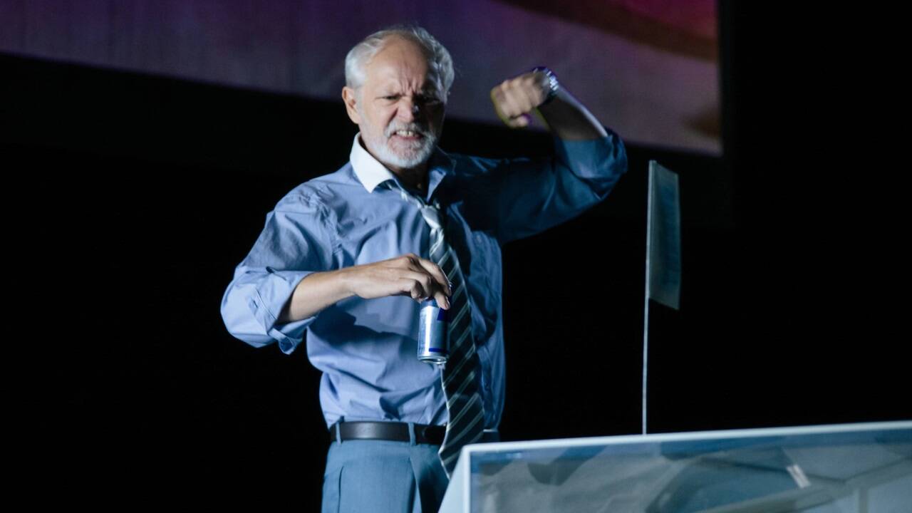 Szene aus „Der Volksfeind“ im Josefstädter Theater 