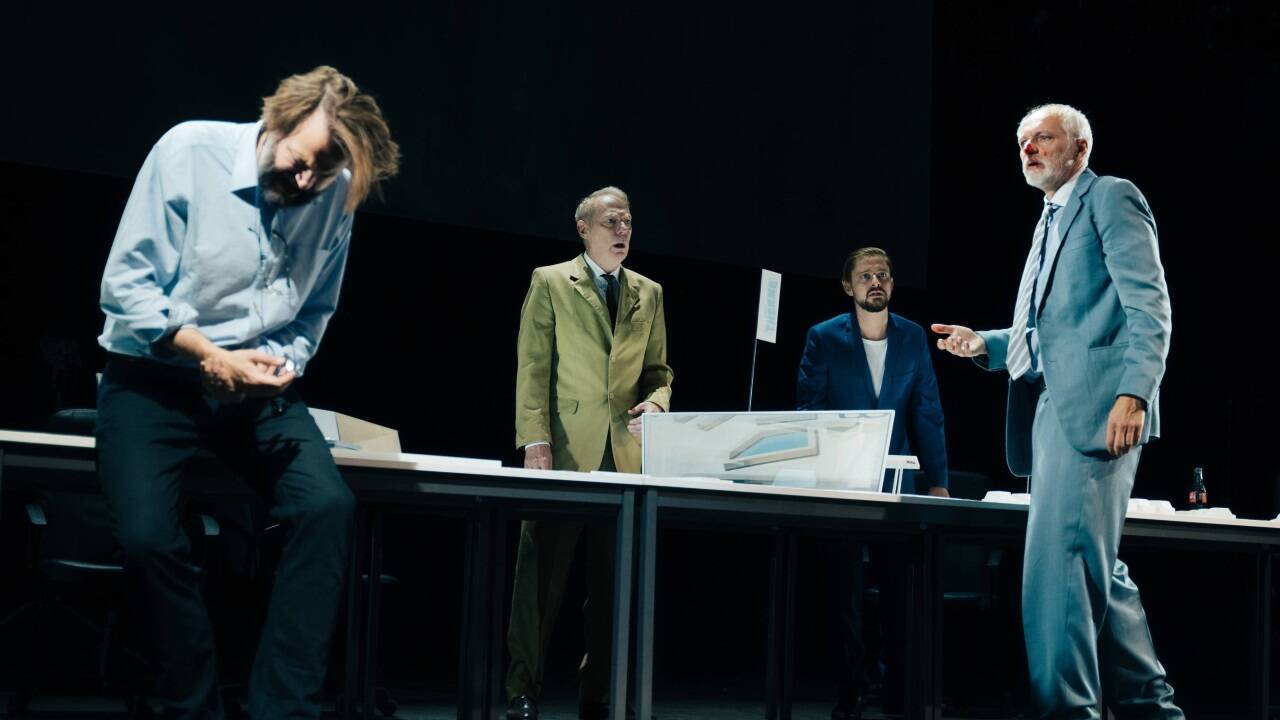 Szene aus „Der Volksfeind“ im Josefstädter Theater 