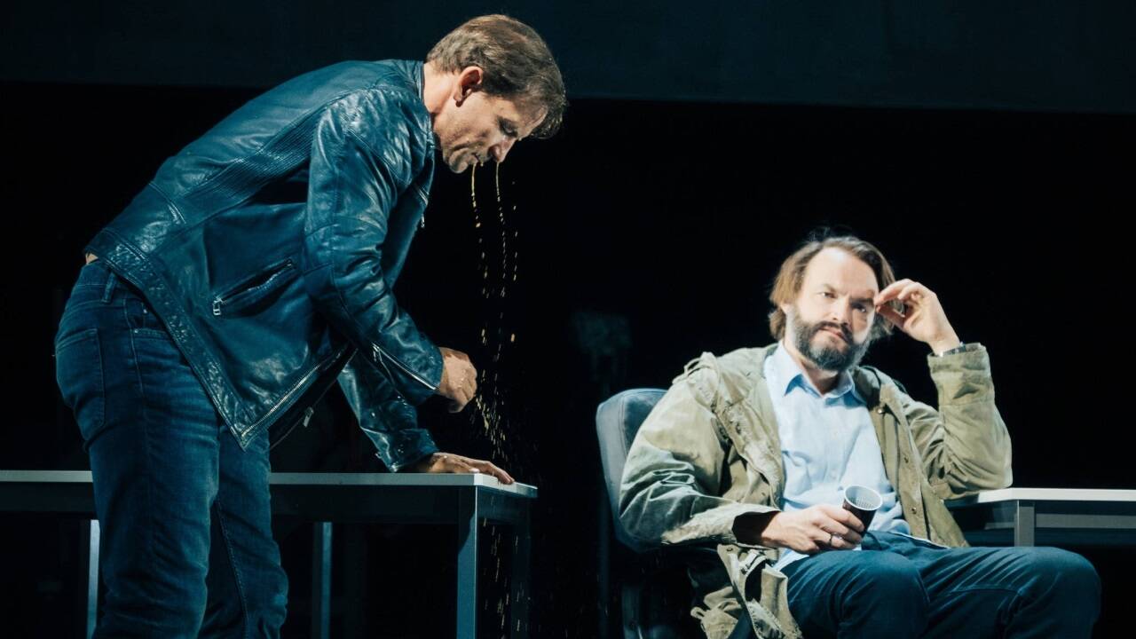 Szene aus „Der Volksfeind“ im Josefstädter Theater 