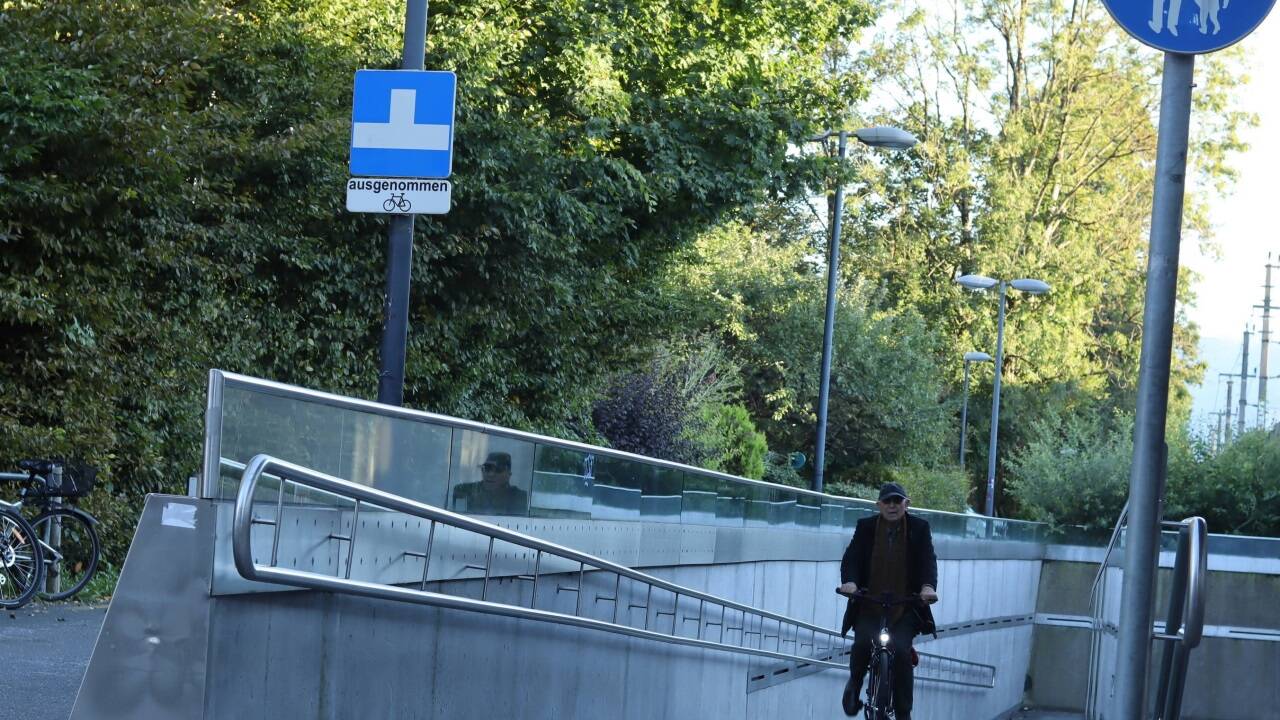 Selbst die Unterführung der neuen S-Bahn-Station dürften Radfahrer streng genommen nicht befahren – sie tun es trotzdem. 