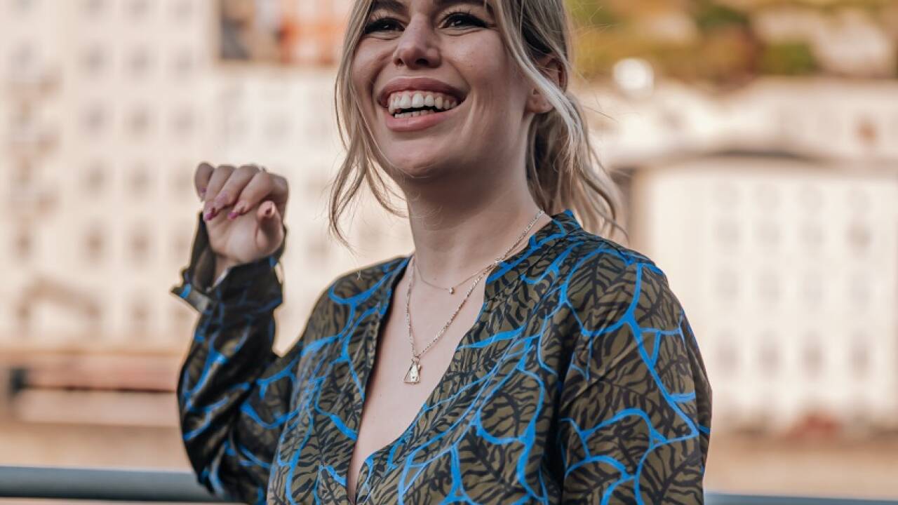 Influencerin Sarah Baumgartner weiß, wie es sich anfühlt, als junge Frau unterschätzt zu werden: „Viele sehen mich online und haben das Bild einer arroganten Blondine im Kopf.“  
