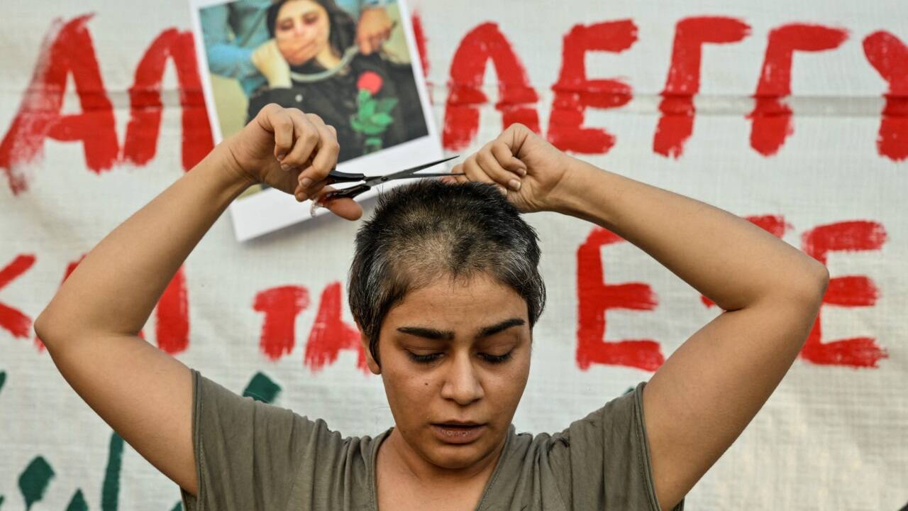 Eli, eine Exil-Iranerin in Griechenland. 