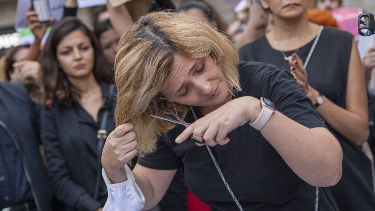 Auch in Barcelona wird gegen die Unterdrückung der Frauen im Iran protestiert. 