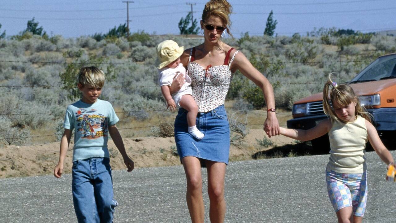  Im gleichnamigen Film über sie wurde Brockovich von Julia Roberts (Mitte) verkörpert. 