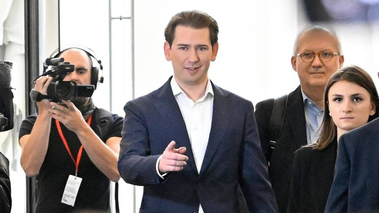 Hier kommt Kurz. Vierter Auftritt in einem U-Ausschuss. Der erste als Privatmann.  