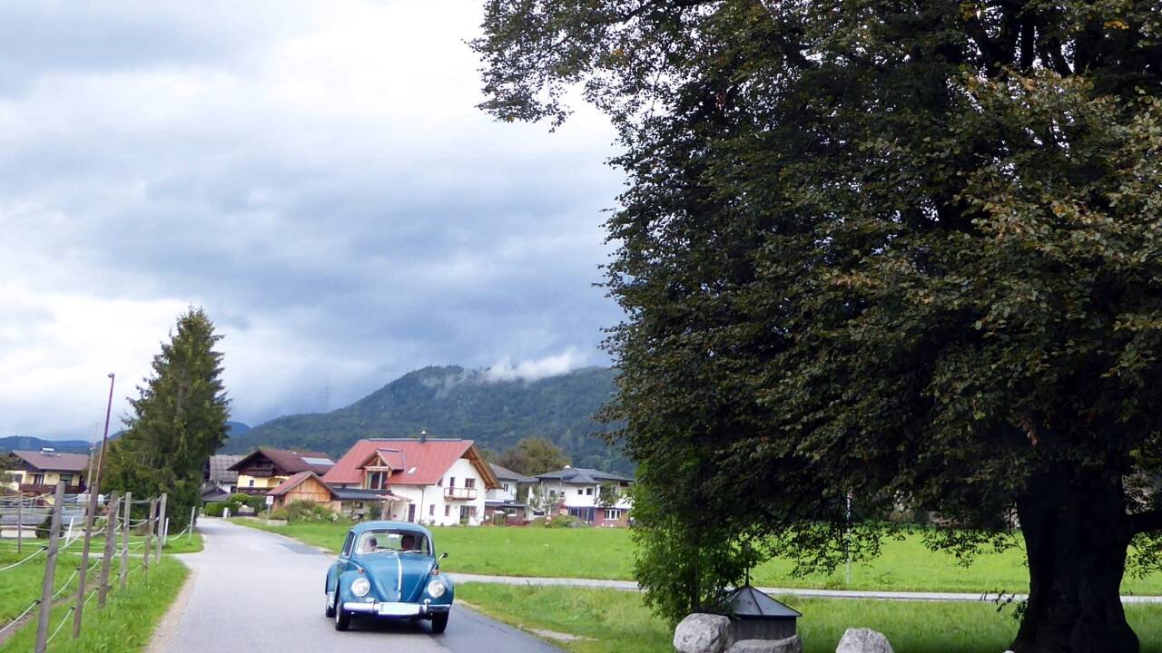 Die Kuchler Zeitreise folgt der Römerstraße an der Severinlinde vorbei.  