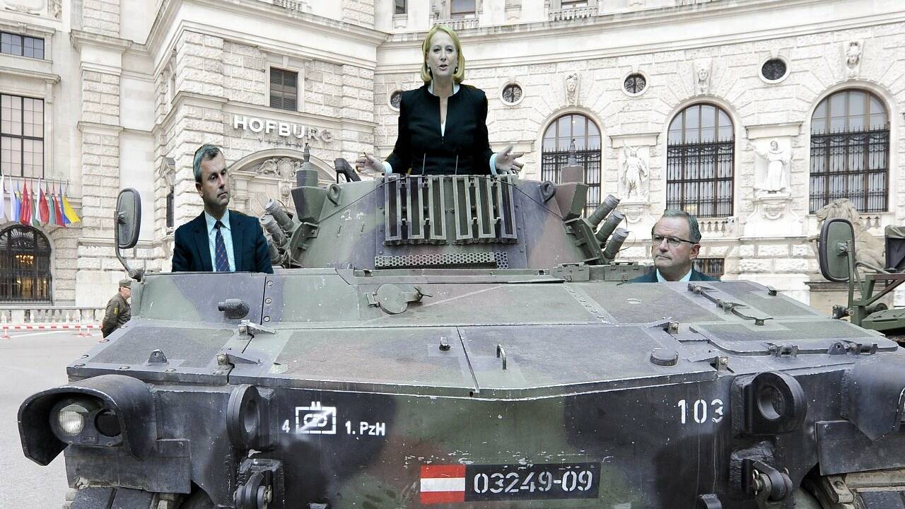 Oberbefehl über das Bundesheer (Art. 80 Abs. Bundesverfassungsgesetz (BVG)).   