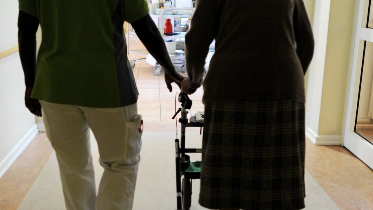 Alleine den Nachtdienst bestreiten? Das soll in Pflegeeinrichtungen nicht mehr vorkommen.   Alleine den Nachtdienst bestreiten? Das soll in Pflegeeinrichtungen nicht mehr vorkommen.