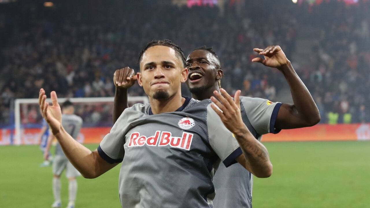 Drittes Spiel, drittes Tor: Noah Okafor traf auch gegen Dinamo Zagreb, diesmal per Elfmeter. Drittes Spiel, drittes Tor: Noah Okafor traf auch gegen Dinamo Zagreb, diesmal per Elfmeter.