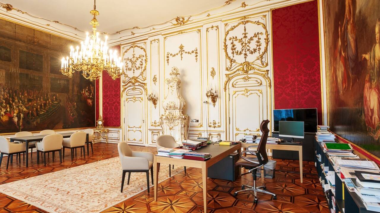 Das Arbeitszimmer des Bundespräsident. Schon Kaiser Joseph II. hatte hier seinen Arbeitsplatz. 