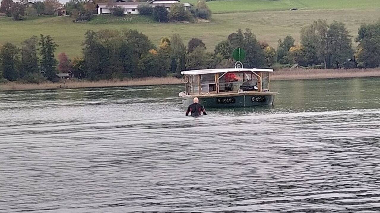 Das auf Grund gelaufene Ausflugsschiff „Seenland“.  