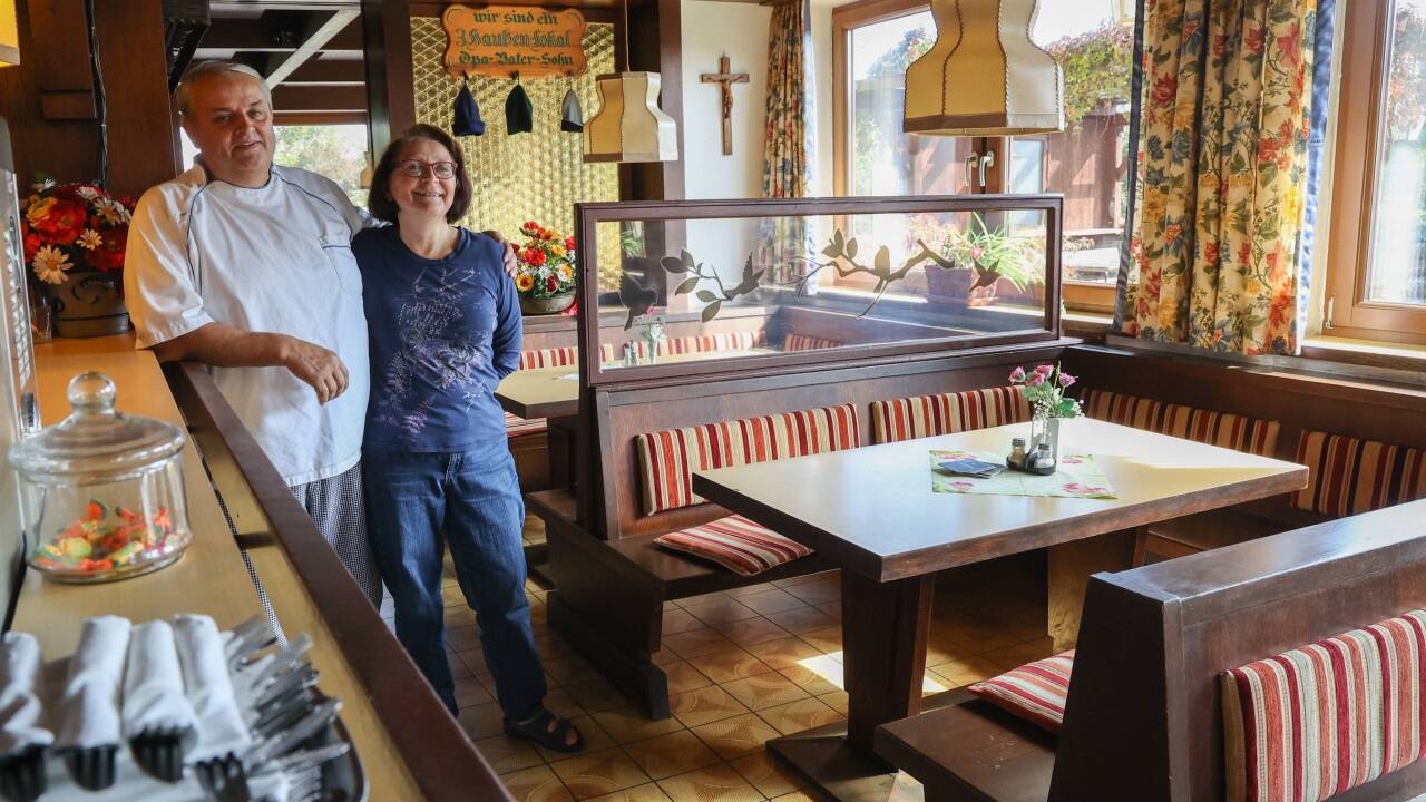 Ingeborg und Max Dablander in der Gaststube des Zipfwirts. 