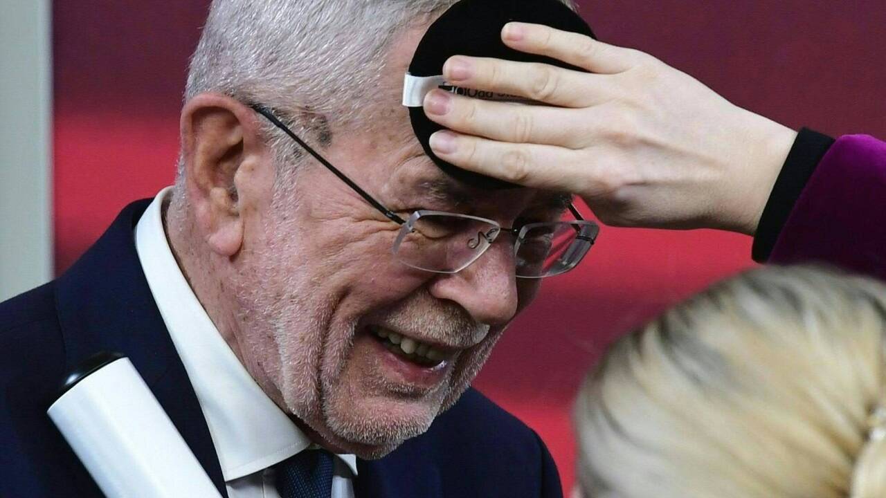 Alexander Van der Bellen vor seinem Fernsehauftritt zu seiner Wiederwahl. 