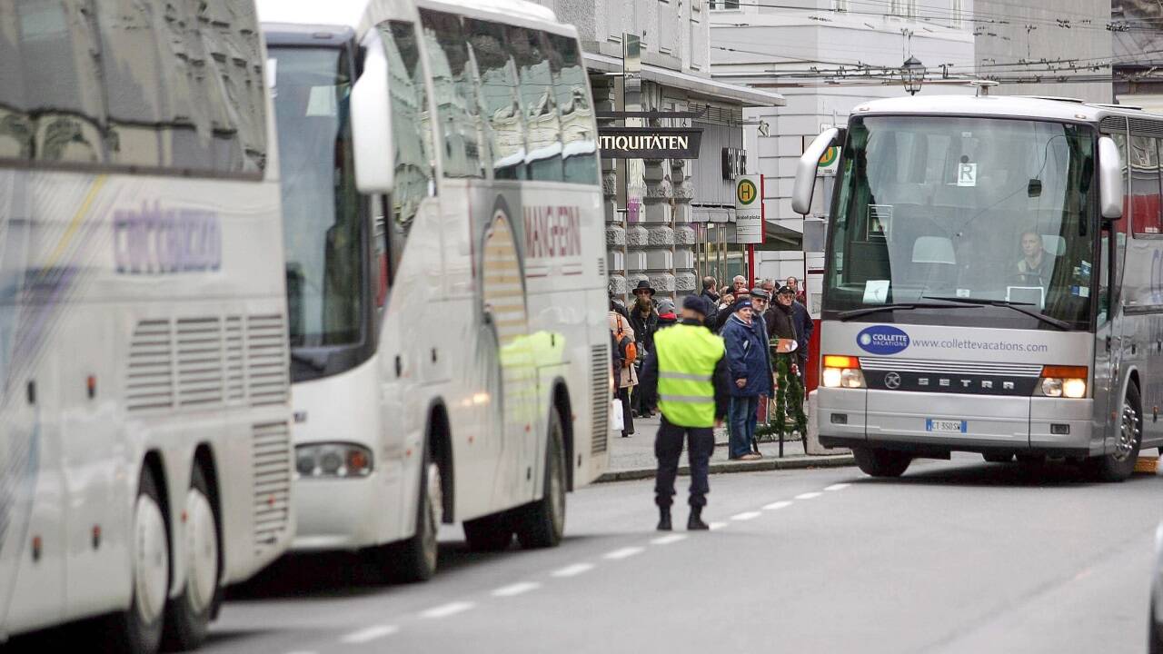 Die Stadt hat beim Busterminal Paris-Lodron-Straße die Buchten reduziert.  