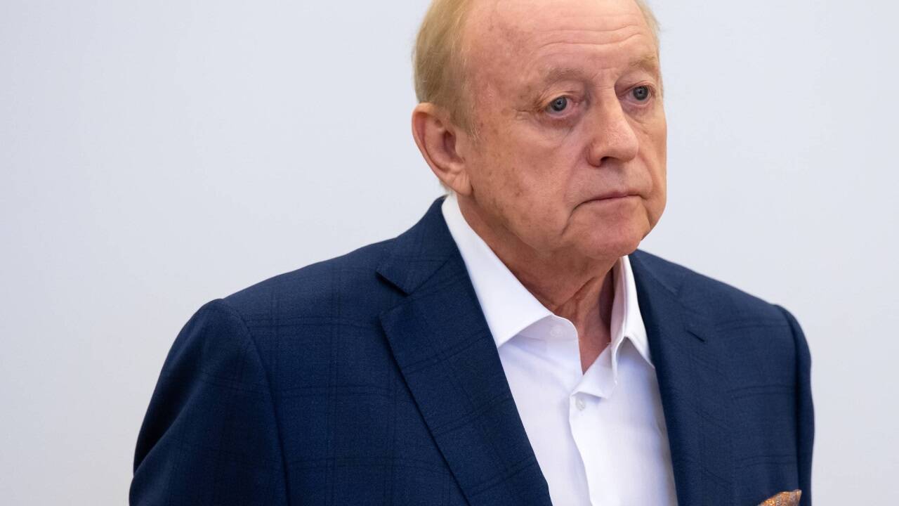 Starkoch Alfons Schuhbeck steht in München vor Gericht. 