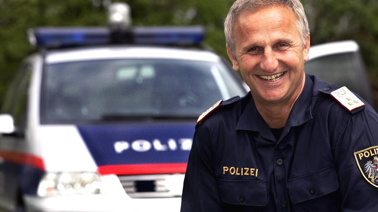 1976 trat er der Exekutive bei. Jetzt geht der gebürtige Kärntner Werner Baier, der die Autobahnpolizeiinspektion Anif zuletzt 14 Jahre lang gekonnt leitete, in den Ruhestand. 1976 trat er der Exekutive bei. Jetzt geht der gebürtige Kärntner Werner Baier, der die Autobahnpolizeiinspektion Anif zuletzt 14 Jahre lang gekonnt leitete, in den Ruhestand.