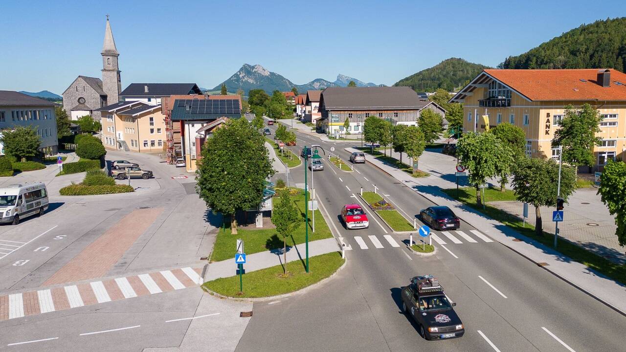 Wie ist der Verkehr in der Durchzugsgemeinde Hof zu entschärfen? Diese Frage beschäftigt die Bevölkerung und die Gemeindepolitik. 