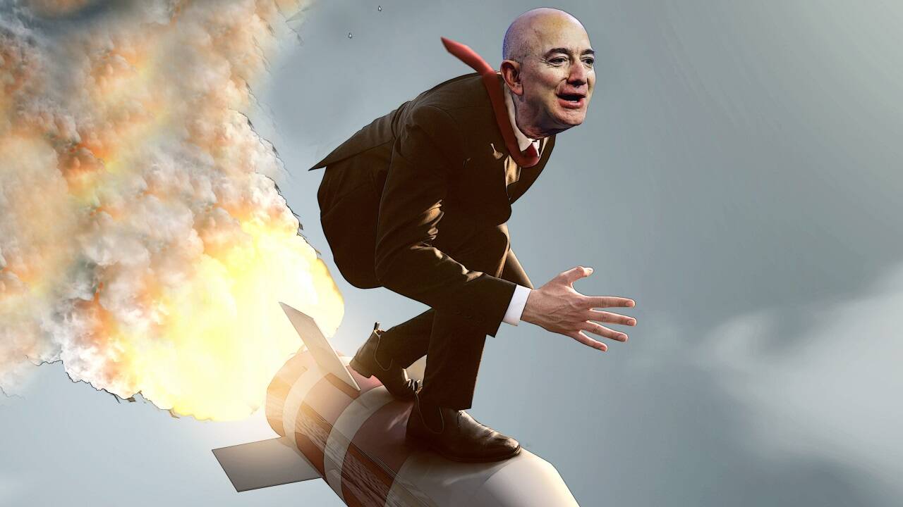 Jeff Bezos’ Börserakete, sein Handelsgigant Amazon, schaltet in Tiefflug: Der Kurs war schon bei fast 190 Dollar, jetzt sind es 112. Jeff Bezos’ Börserakete, sein Handelsgigant Amazon, schaltet in Tiefflug: Der Kurs war schon bei fast 190 Dollar, jetzt sind es 112.
