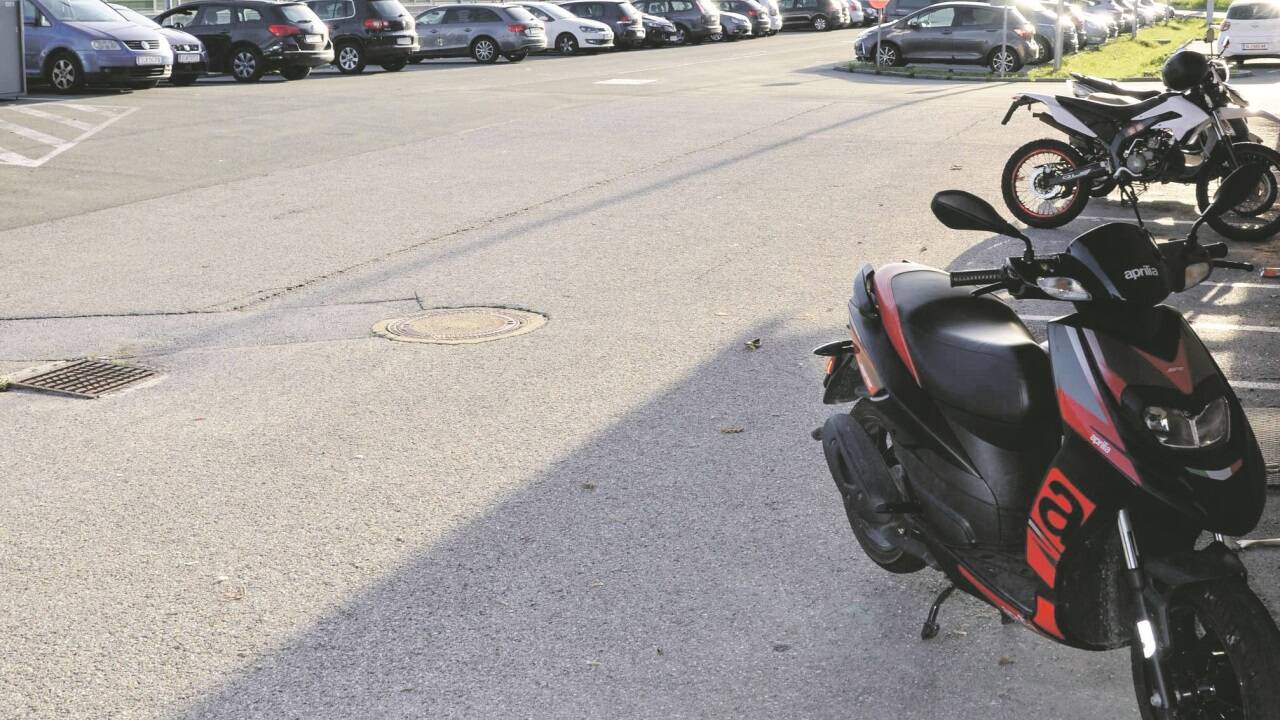 Laut ÖBB können vor den alten Lagerschuppen beim P&R-Platz Wallerseestraße keine Parkplätze eingerichtet werden. Laut ÖBB können vor den alten Lagerschuppen beim P&R-Platz Wallerseestraße keine Parkplätze eingerichtet werden.