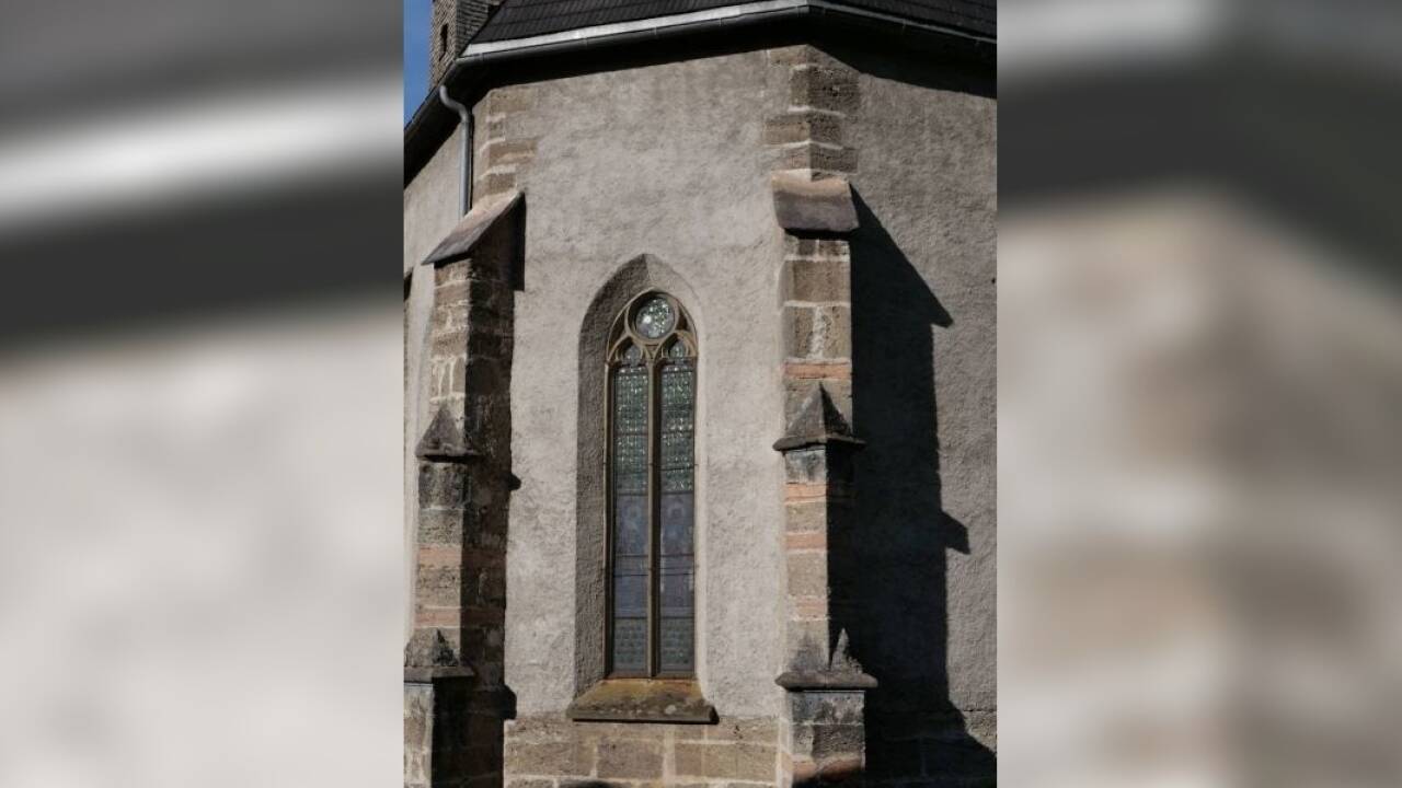 Detailansichten des gotischen Baus.  