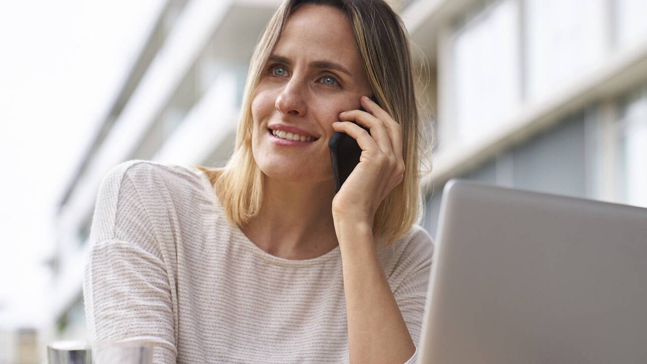Um ein Telefonat legal und auch ohne Zustimmung mitzuschneiden, brauche es bestimmte Bedingungen, sagt ein Rechtsexperte.  