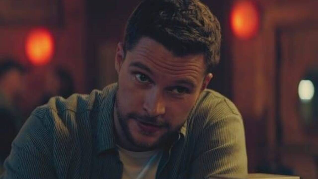 Flynnes Bruder Burton (Jack Reynor). 