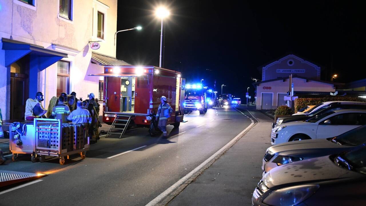 Rund 100 Einsatzkräfte waren vor Ort. Rund 100 Einsatzkräfte waren vor Ort.