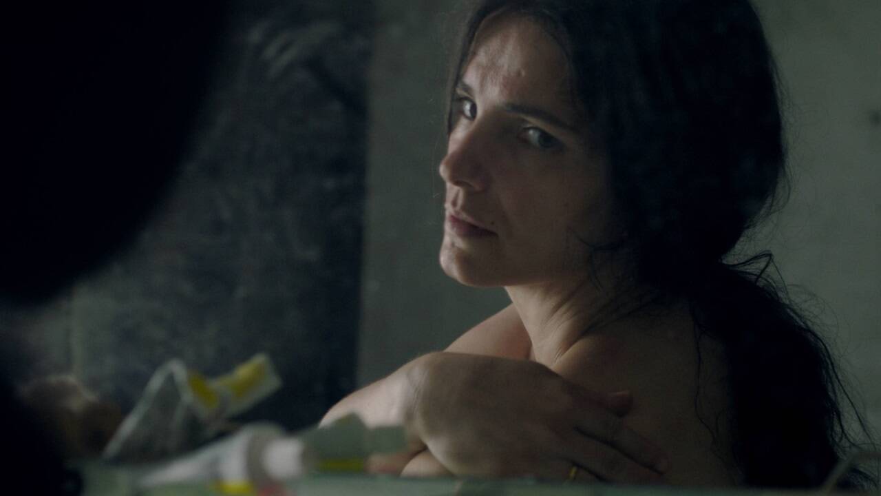 Bilder zum Film „Hive“. 