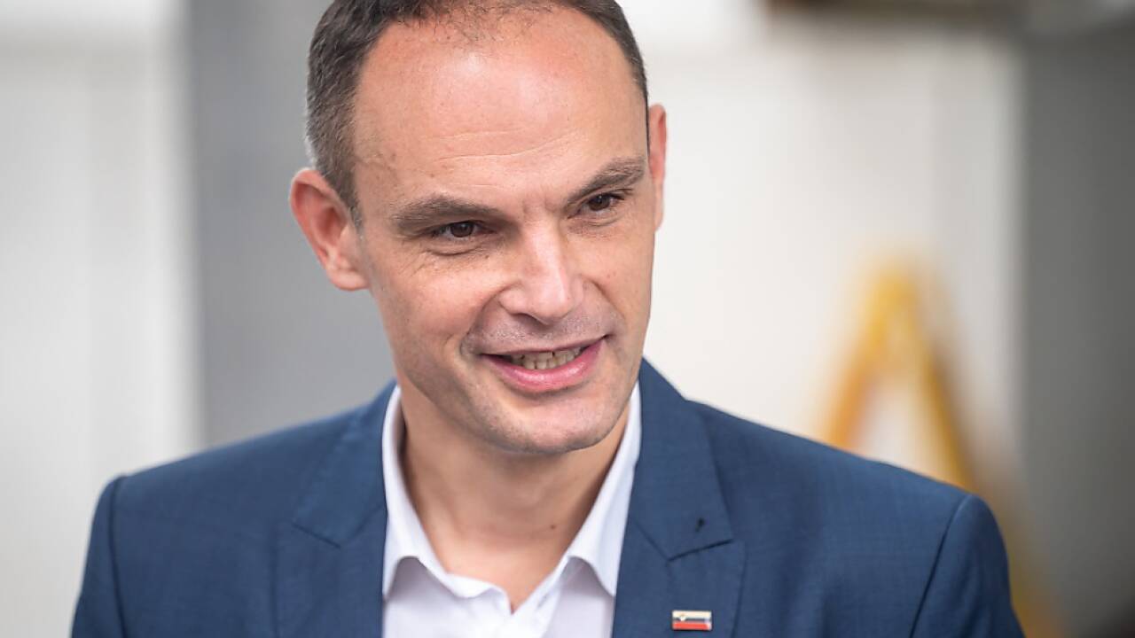 Konservativer Ex-Au§enminister Logar als Sieger in erster Runde 