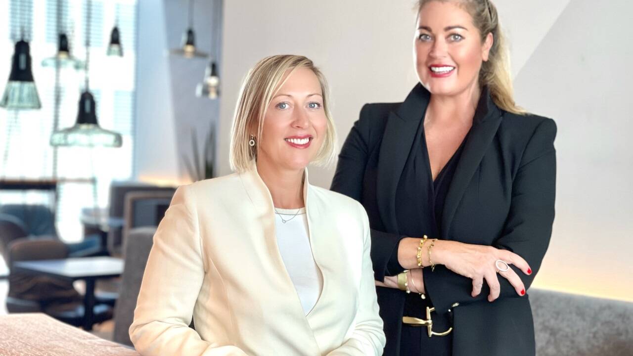 Zwar kein Führungsduo, dennoch ein gutes Team: Diana Unterberger (l.) und ihre Vorgesetzte Andrea Stumpp sorgen für Innovationen und frischen Wind bei der Salzburger Sparkasse.  