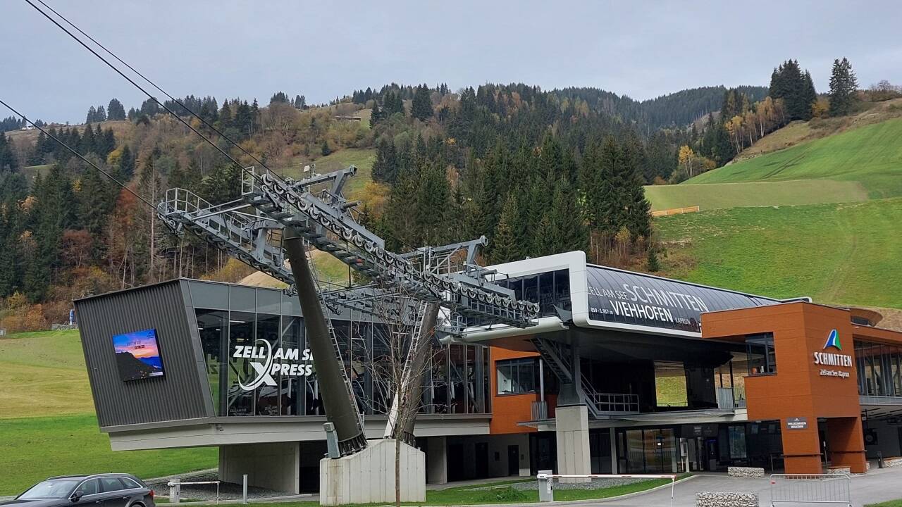Die Talstation des Zell am See Xpress in Viehhofen. Die fehlende Bahn ginge dahinter hinauf. Die Talstation des Zell am See Xpress in Viehhofen. Die fehlende Bahn ginge dahinter hinauf.