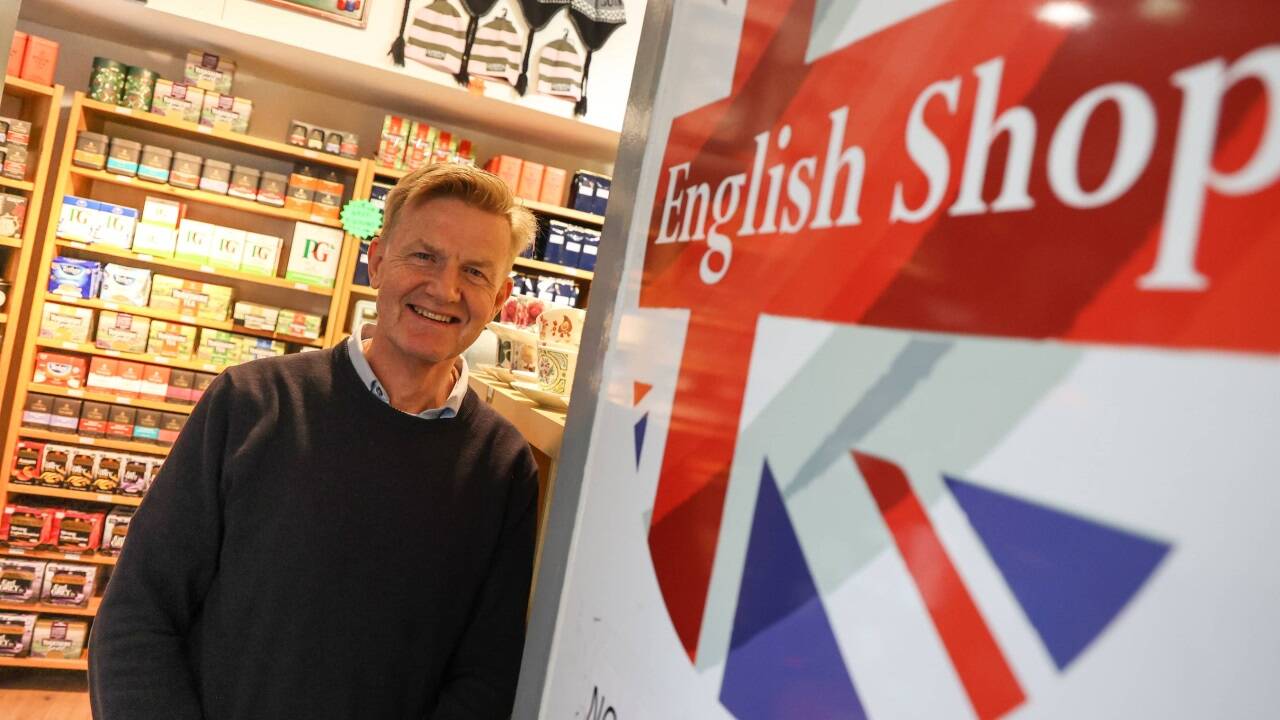  Am 24. Dezember sperrt er den English Shop im Salzburger Kaiviertel zum letzten Mal auf.  
