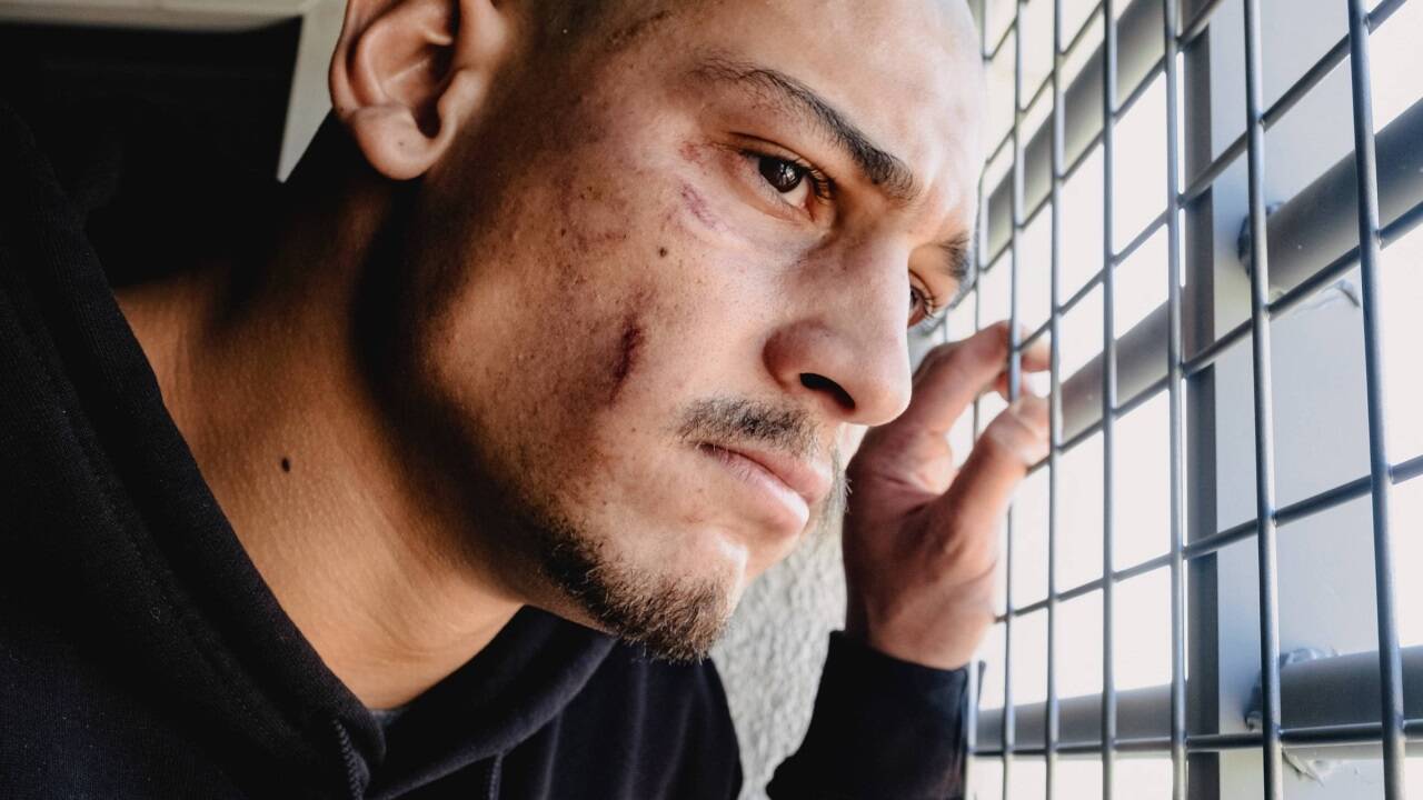  Emilio Sakraya spielt den Gangstrapper Xatar.  
