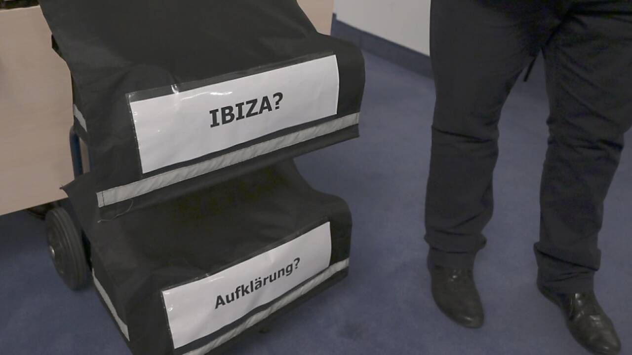 Hälfte hält Parteien für korruptionsanfällig 