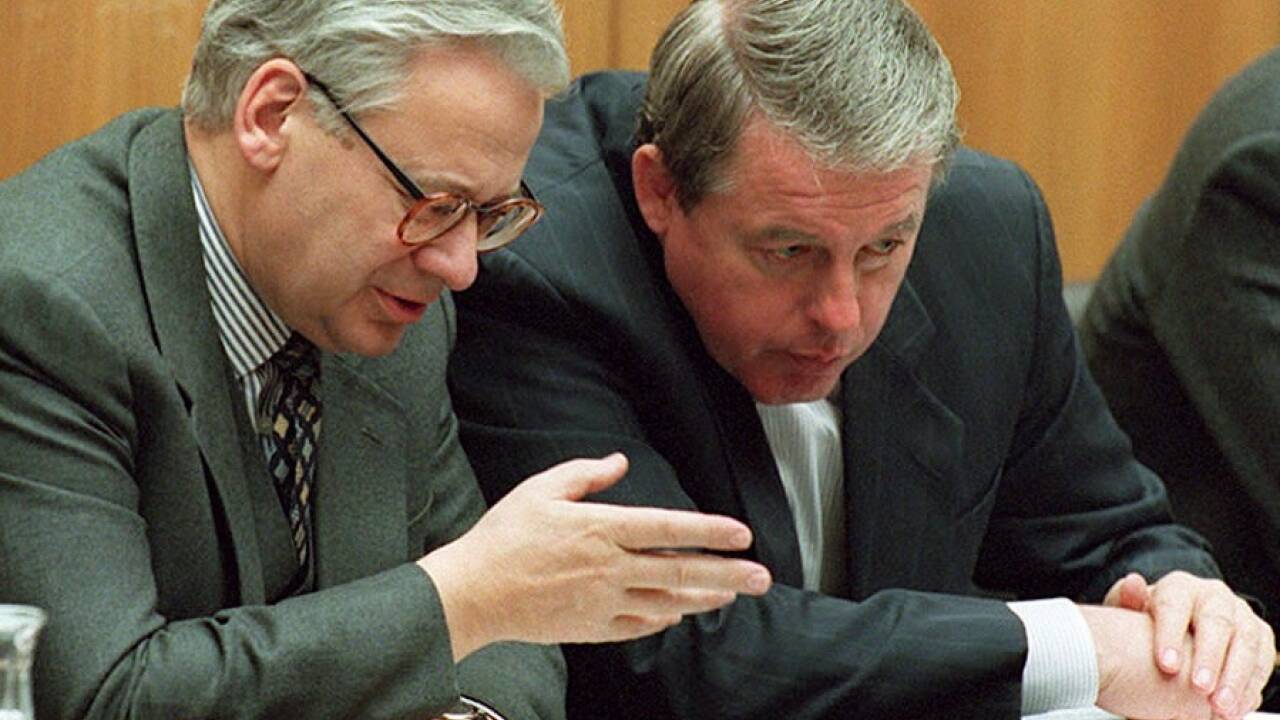 Bundeskanzler Franz Vranitzky (rechts), Vizekanzler Erhard Busek (links): Unter ihrer Federführung trat Österreich 1995 der EU bei. Es handelt sich um die letzte politische Großtat einer SPÖ-ÖVP-Koalition.  